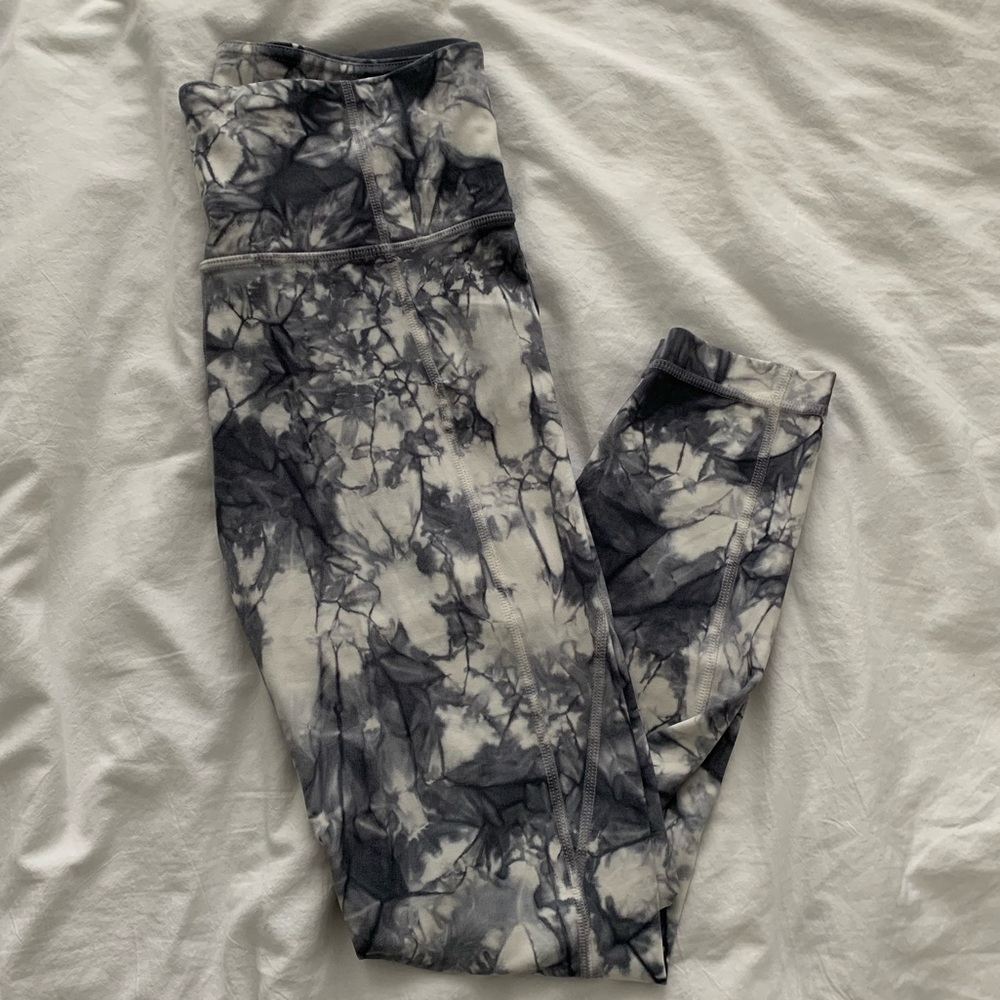 ATHLETA Tie-Dye Salutation 7/8 ankle leg